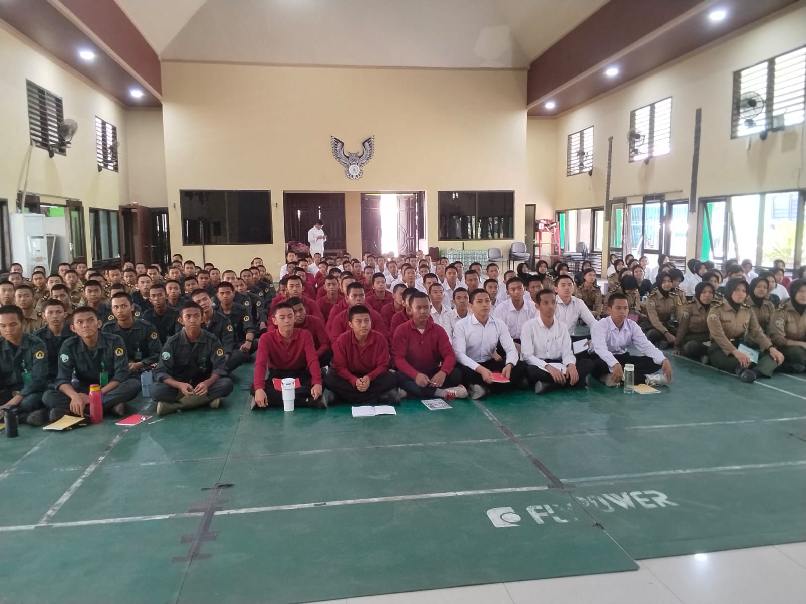 CEGAH KARHUTLA, SISWA SESKO TNI SOSIALISASIKAN BAHAYA KEBAKARAN KEPADA PELAJAR SMK KEHUTANAN