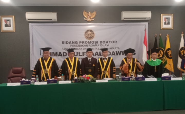 Mahasiswa S3 UID, Ahmad Zulfi Aali Dawwas Sukses Mempertahankan Desertasi Didepan Tim Penguji
