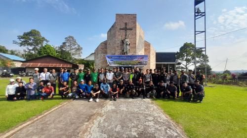 Koramil 0901-05/Samarinda Utara Gelar Karya Bakti Prima Pembersihan Gereja Katolik ST Yohanes