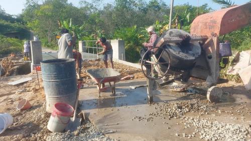 Warga menyambut Baik Pembangunan Jembatan Beton Garuda Tahap IV di Kelurahan Bentuas Dikebut
