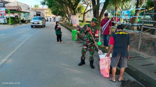 Babinsa Koramil 0901-02/SPNG Ikut Hadir Gotong Royong Gerakan Indonesia Asri di Sungai Pinang Luar, 