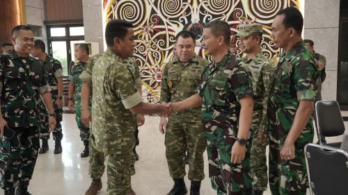 Tim Penyuluh Karhutla Sesko TNI Kunjungi Korem 091/ASN, Disambut Danrem